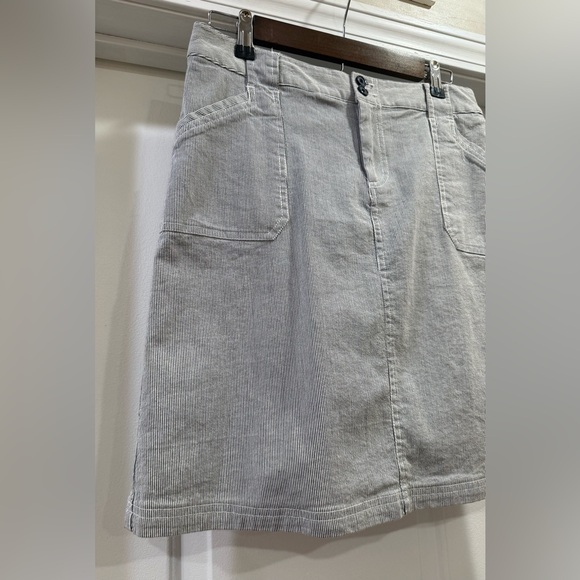 Christopher & Banks Pinstriped Skort  Size 4 - Picture 4 of 14